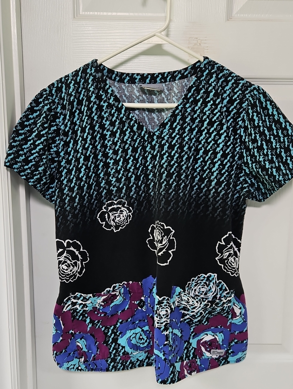 Grey's Anatomy Black and Teal Printed V-Neck Scrub Top